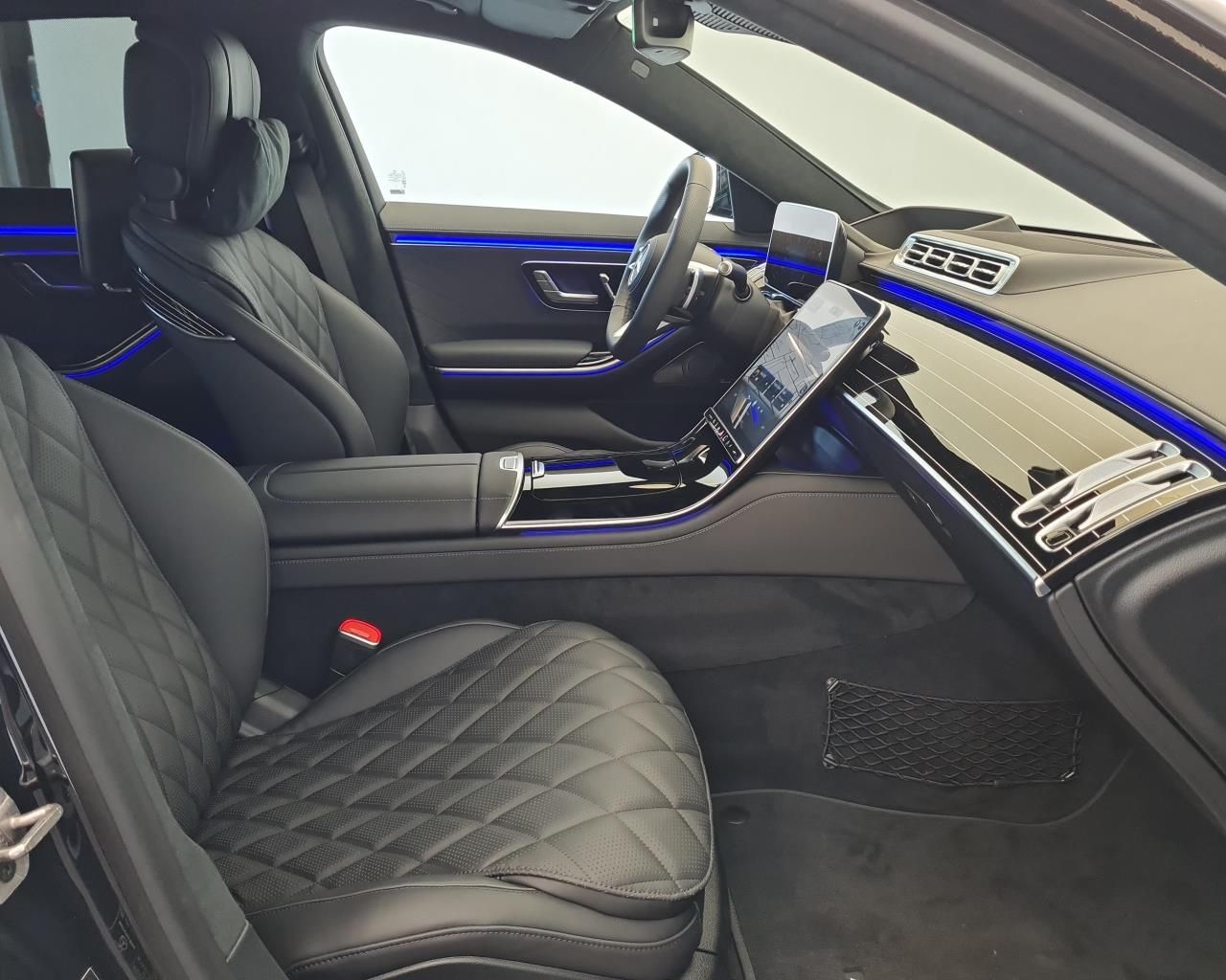MERCEDES S 450d 4MATIC AMG LONG | FACELIFT | SKLADEM | české předváděcí auto | luxusní prodloužená limuzína | nafta 390 koní | černá s černou kůží | maximální výbava | VIP sleva | nákup online | AUTOiBUY.com